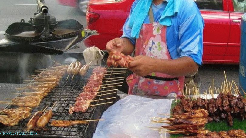Развлечения в Тайланд - храна на лъжичка