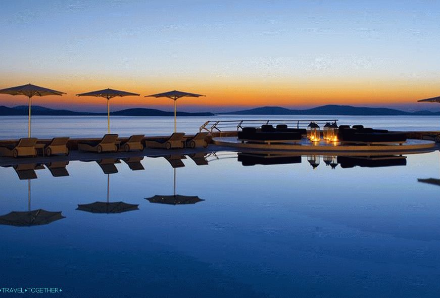 12 гръцки хотела с впечатляващи панорамни басейни