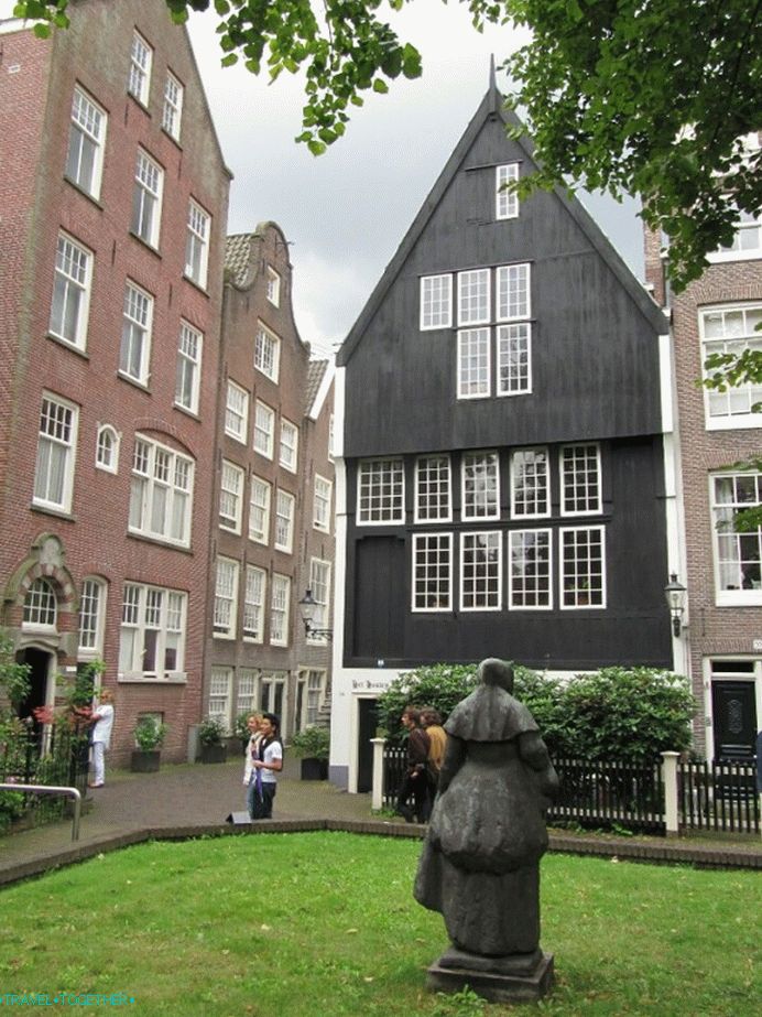 Най-старата къща в Амстердам - ​​Begijnhof 34