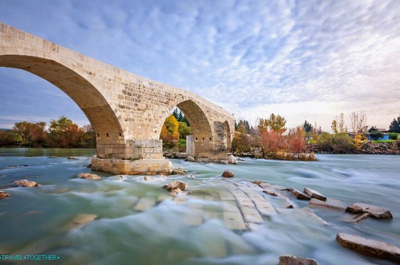 Мост над Евримедон