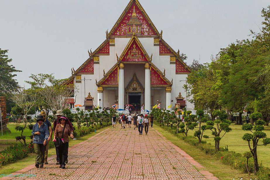Модерно viharn до Wat Phra Si Sanphet