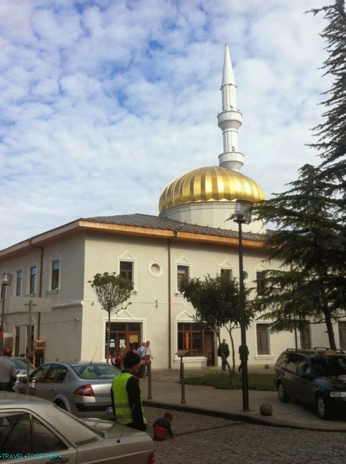 Джамията