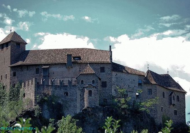 Замъкът Ронколо