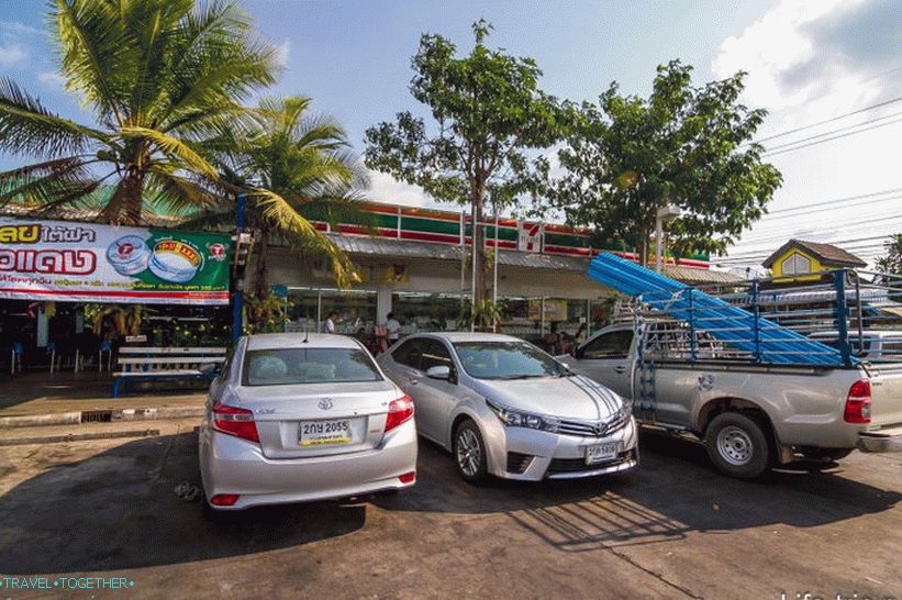 На бензиностанциите в Тайланд винаги има 7/11