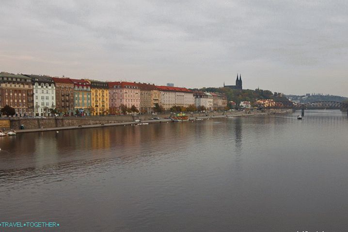 Стара Прага и почти периферията на Санкт Петербург
