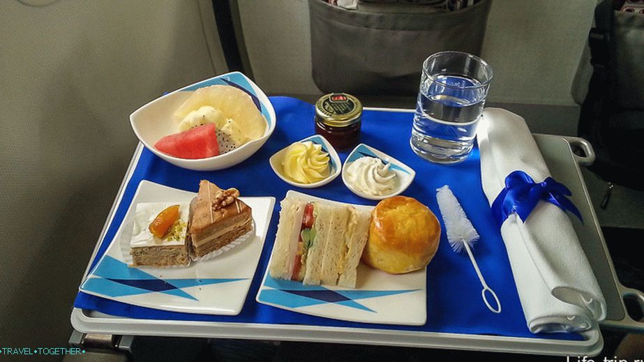 Храна за пътниците в бизнес класа на Bangkok Airways