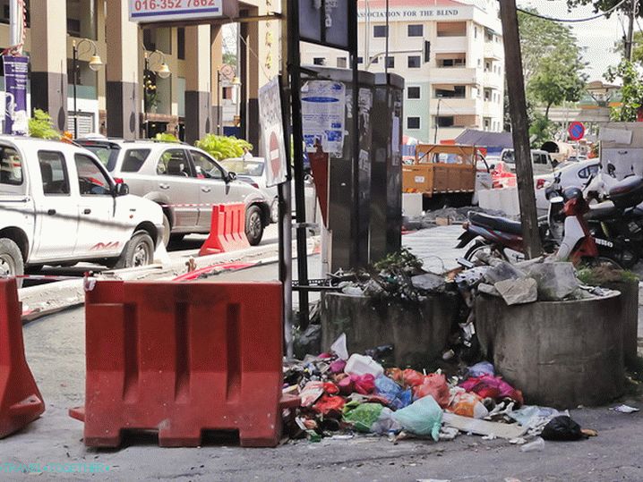 Отпадъци по улиците на Куала Лумпур