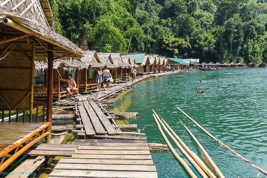 Бунгало на езерото Cheo Lan