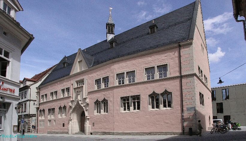 Старата сграда на университет 