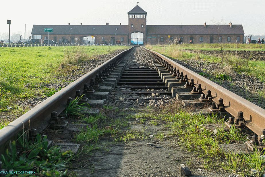 Концентрационният лагер Аушвиц-Биркенау - портата на смъртта
