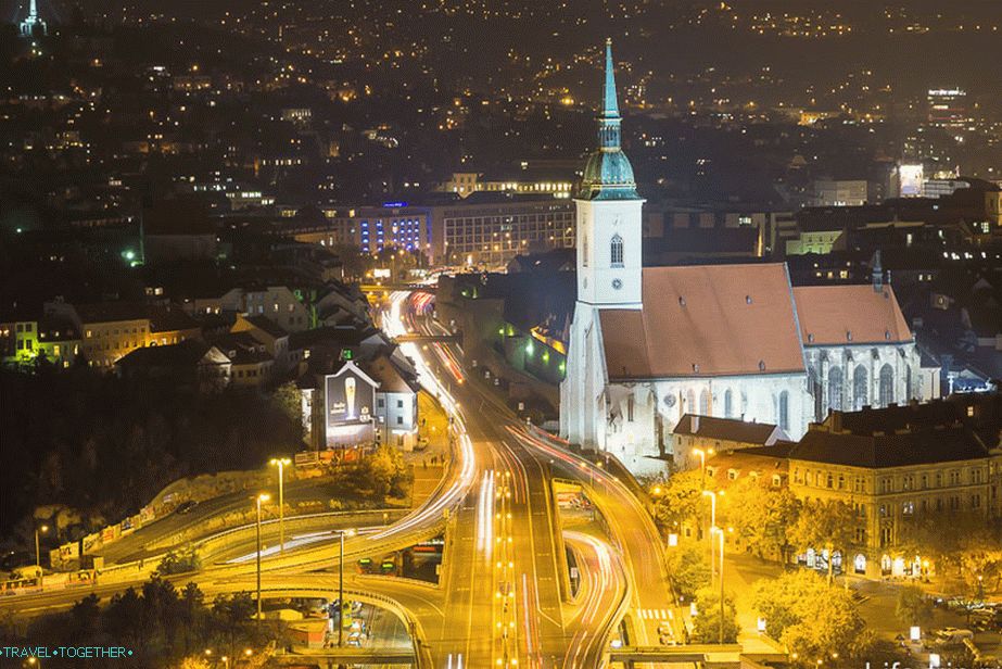 Снимка на нощта Братислава от горе