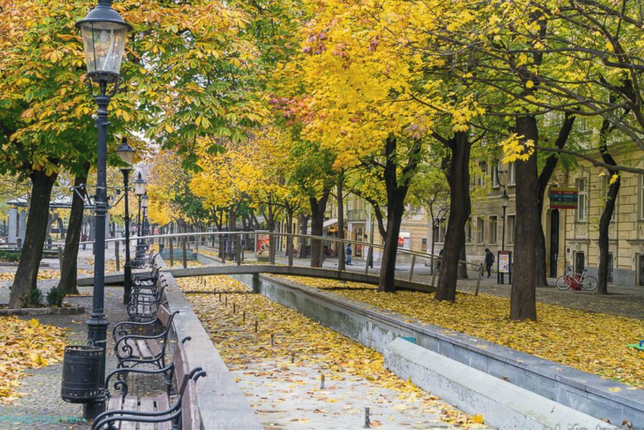 Есенни улици в стария град на Братислава