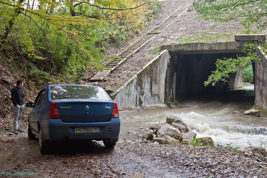 Не всеки тунел може да бъде достигнат с обикновен автомобил