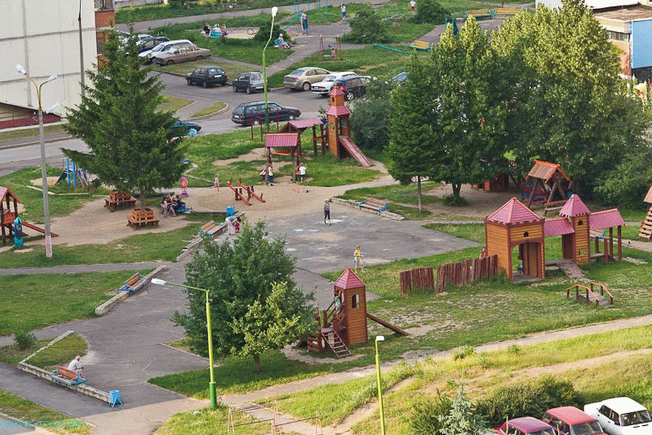 Дървен град на детската площадка