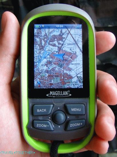 Моят навигатор е Magellan eXplorist GC. На екрана е топографска карта на Харковска област