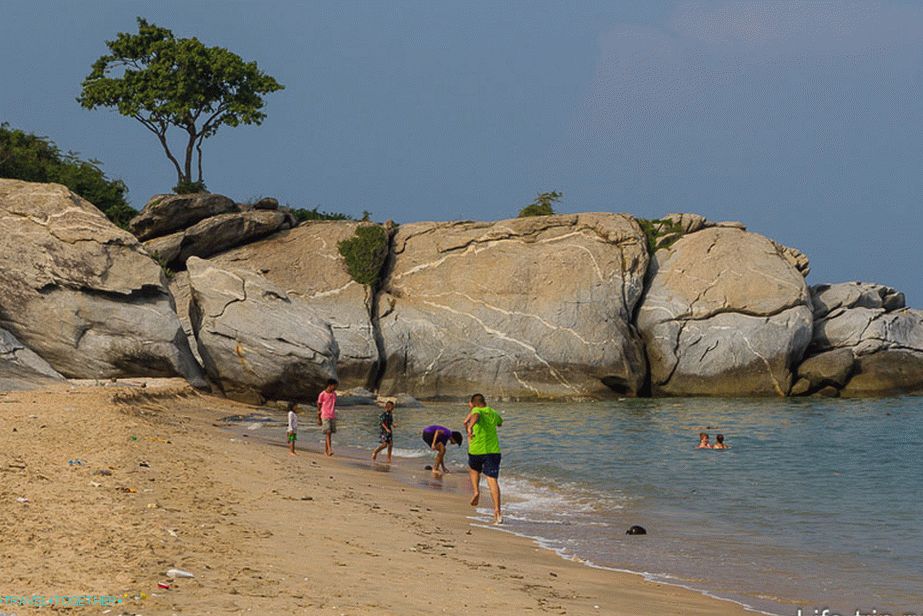 Sai Noi Beach