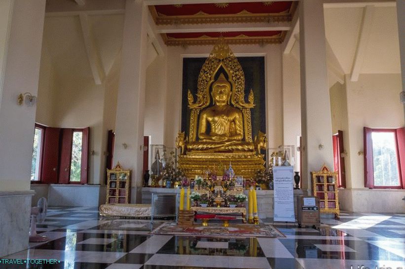 Храмът Ват Янг в Патая - по-добре да видиш съседния Phra Mondop