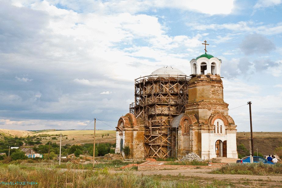 Църквата на Света Троица във фермата Дядин