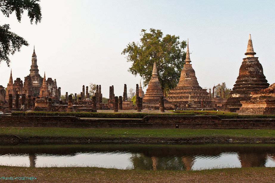 Wat Mahathat - най-големият храм в Sukhothai