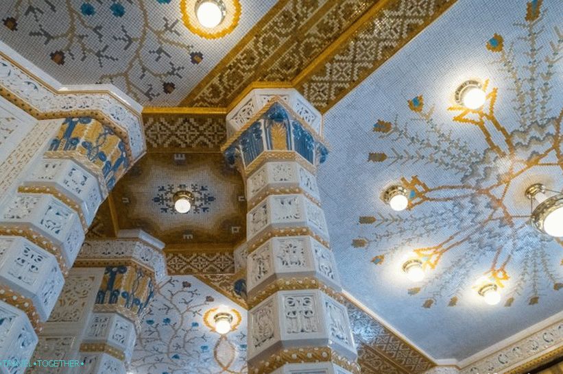 Кафе Империал в Прага - момче, къде са родителите ти?