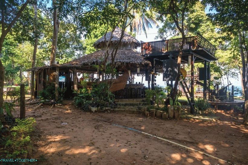 Cafe Monkey Bar на Phi Phi - за интроверти и срещи