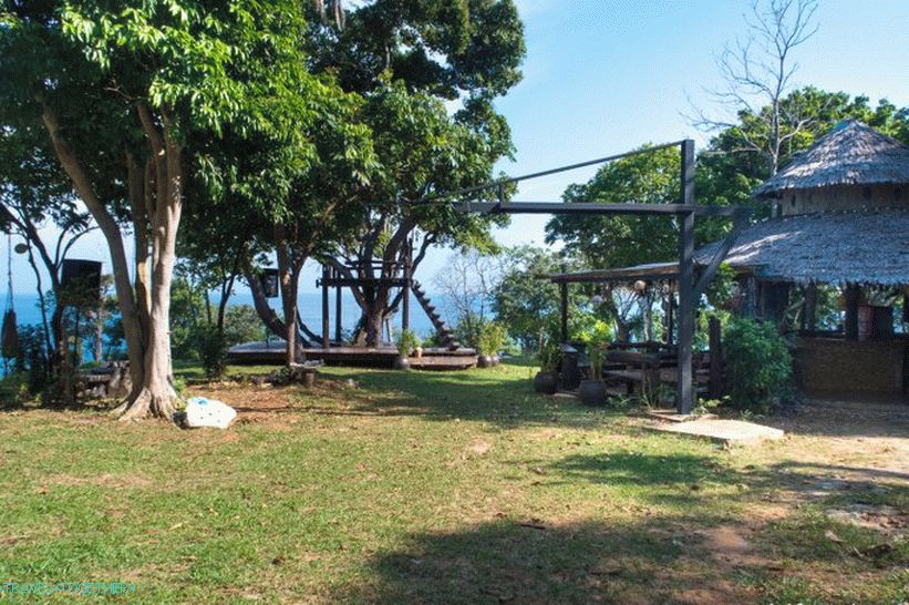 Cafe Monkey Bar на Phi Phi - за интроверти и срещи