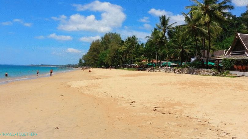 Плажът на Bang Niang в Khao Lak