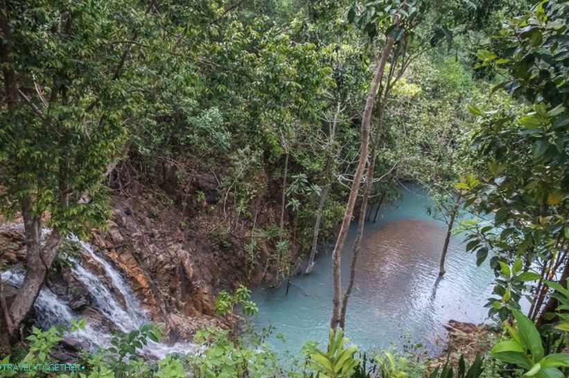 В самия край на територията има водопад