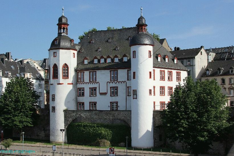 Старият замък
