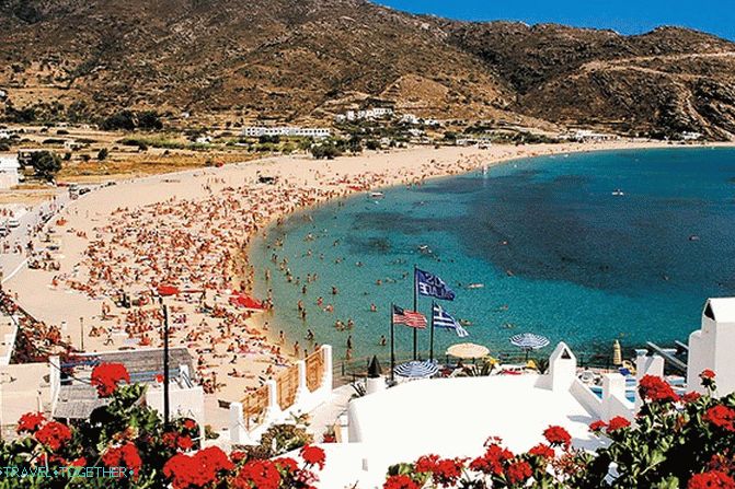 Плаж през лятото на Йосос Гърция