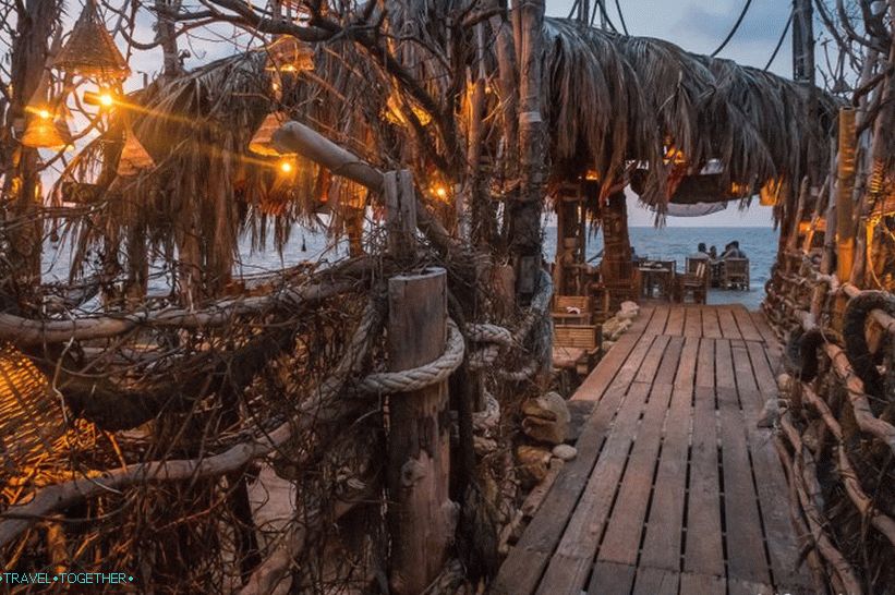 Koh Raham на Phangan - автентичен ресторант на морските отпадъци