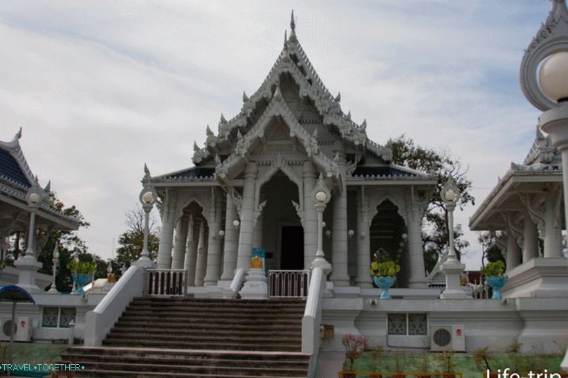 Wat Kaew Korawaram в Краби
