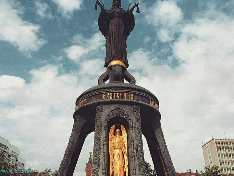Паметник на Св. Екатерина в Краснодар. Снимка - @alinayavorskaya