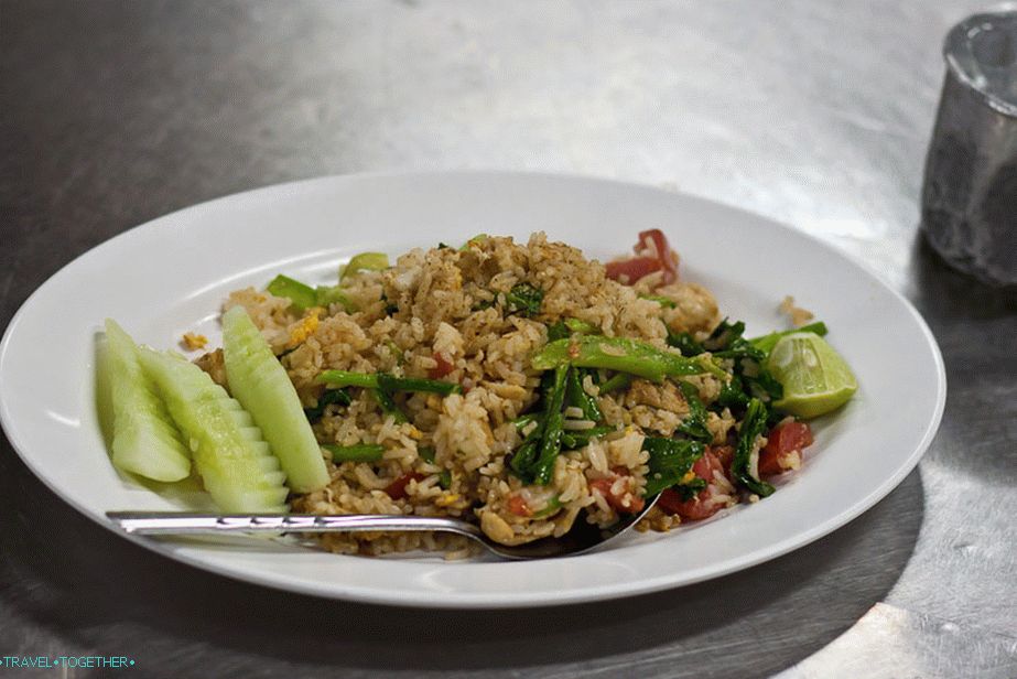 Тайландски пържен ориз със зеленчуци