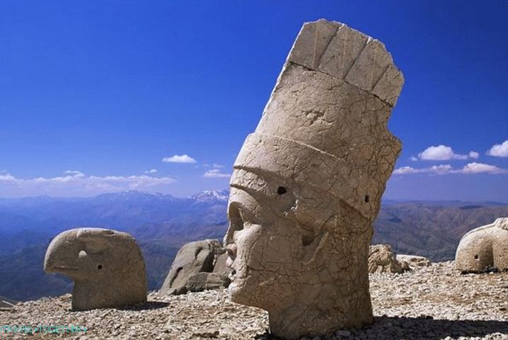 Турция, статуи на върха на турските планини