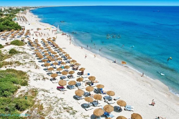 Тунис, известен със снежно белите си плажове