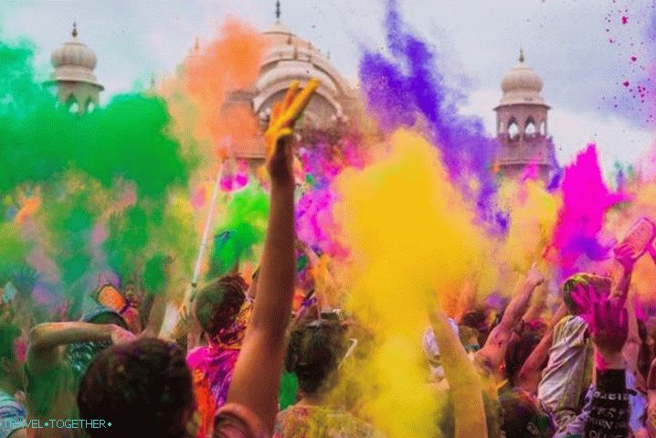 Гоа, Отиди на фестивала на цветовете с децата