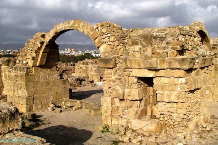 Кипър, крепостта на Саранта Колонес в Пафос