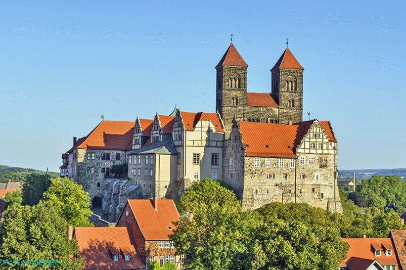Шлосберг и древното абатство