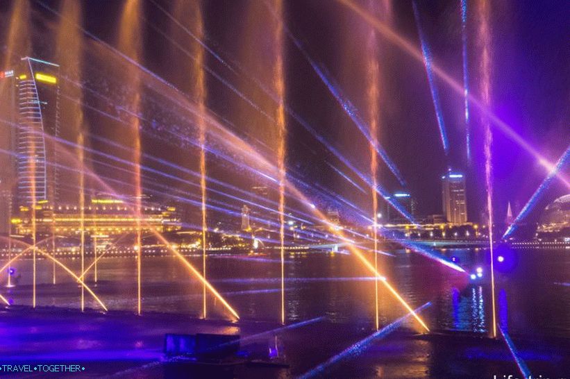 Лазерно шоу в Сингапур близо до залива Марина - фонтани, лазери и светлина
