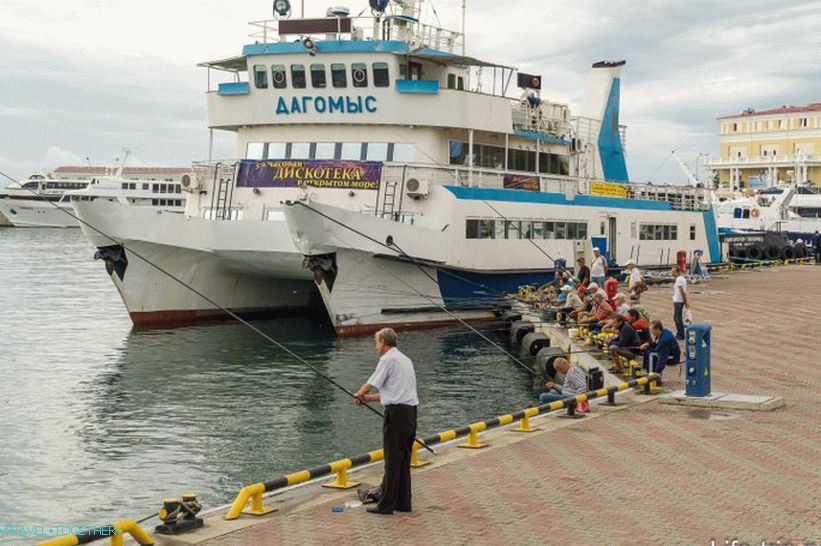 Морска гара в Сочи - яхти, бутици и Семен Семенич