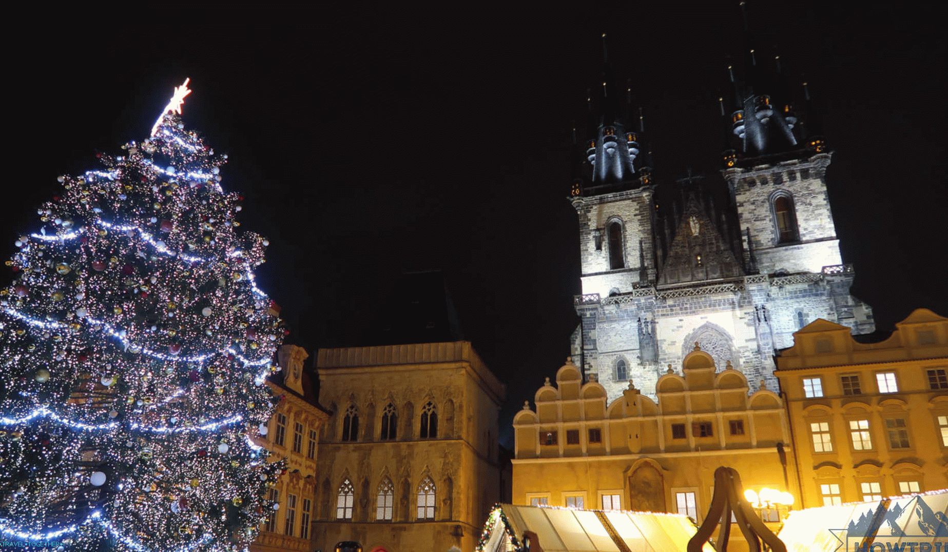 Коледна елха на Стария градски площад в Прага