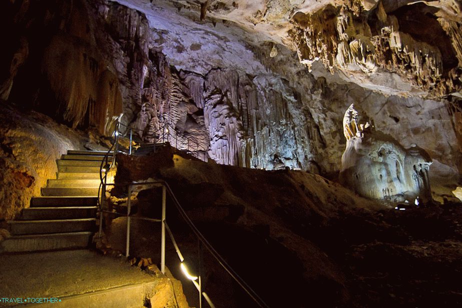 Пещерата Емине Баир Хосар
