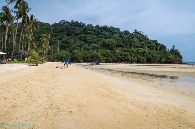 Плажът Lo Ba Kao е най-добрият избор за дълга почивка на остров Phi Phi Don