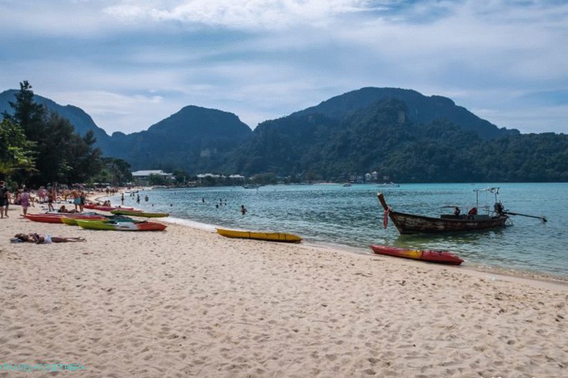 Плажът Lo Dalum на остров Phi Phi Don е най-дългият, но не и най-добрият