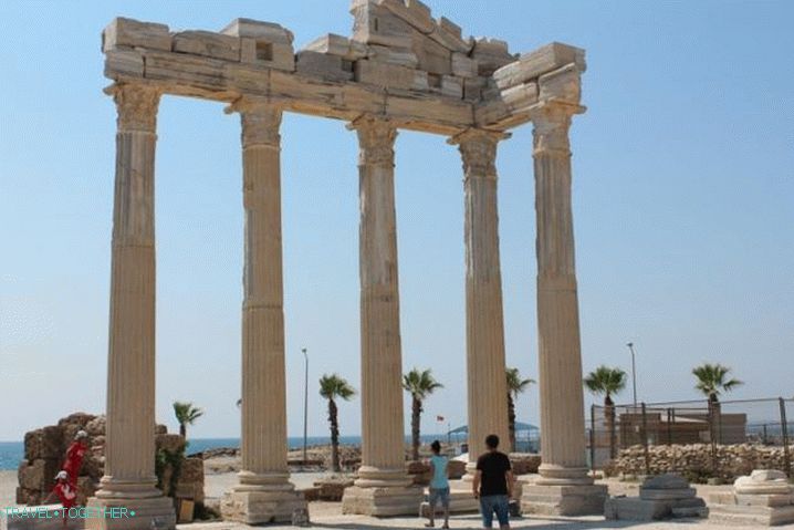 Сиде, Агора и Храмът на Тихе