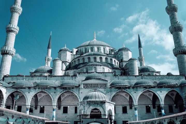 Времето в Истанбул през юни - Синята джамия