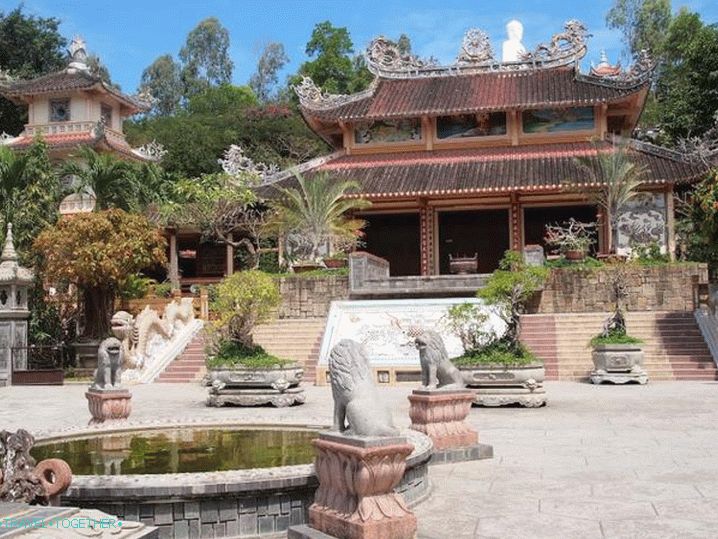 Пагодата на Виетнам Нха Транг Лонг Шон