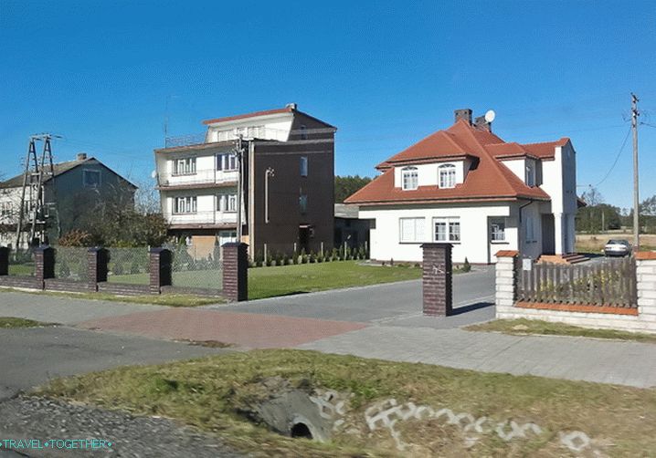 В покрайнините на Полша повечето къщи са добре поддържани и спретнати