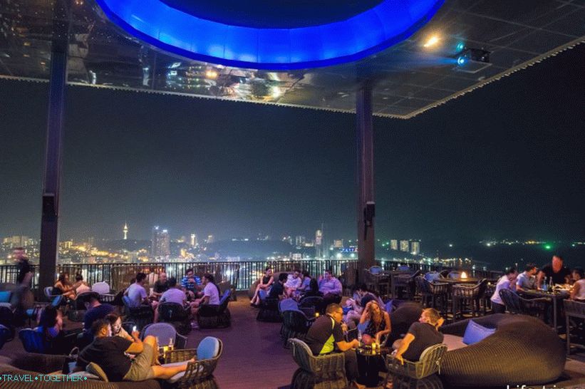 Бар и ресторант Horizon на покрива на хотел Hilton Pattaya
